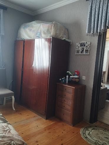 metbex naboru: Satılır: geniş və işıqlı zal üçün.Tam merkezde 3 otaq, 1 — 7
