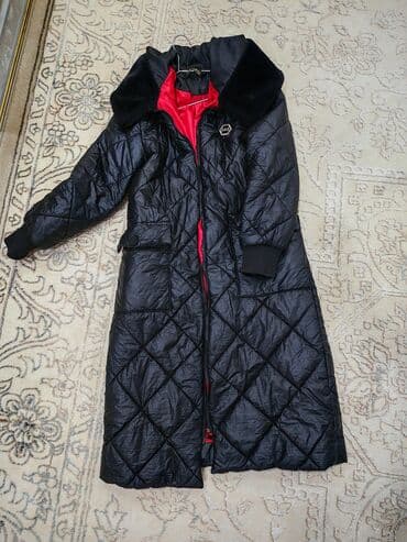 Qadın uzun qış paltosu 42 ölçüdür Şıq görünüş və rahat istilik
