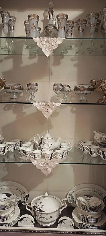 sud separatoru: Şüşə vitrində təqdim olunan dəstlər - Porcelan süfrə-servis dəsti: ağ — 1