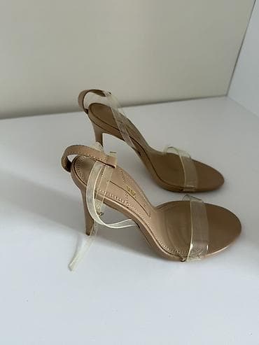 - Məhsul: Qadın dabanlı sandal - Brend: ZARA (iç tabanda loqo görünür)