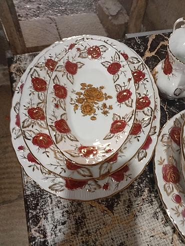 Porcelain servis dəsti – qızılı və qırmızı güllü naxış Zərif detallı — 3