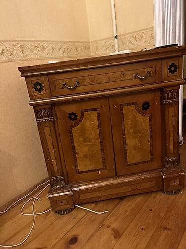 madeyra mebel: Klassik üslubda massiv ağacdan hazırlanmış mebel dəsti Tərkibi: - — 2