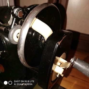 kohnə tikiş maşınları: 20ci eserden qalma qedimi tikis el masinidir.Tamamile islek — 3