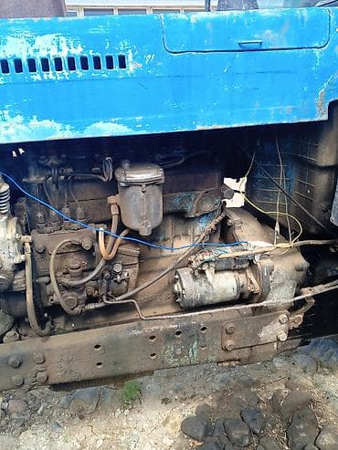 ford transit muherrik: Mavi rəngli kənd təsərrüfatı traktoru - Kabinli konstruksiya: tam — 4