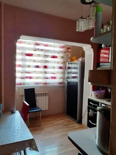 9 ci mikrorayon satilan evler: Bakı, 3 otaqlı, Köhnə tikili, m. Neftçilər, 80 kv. m — 11