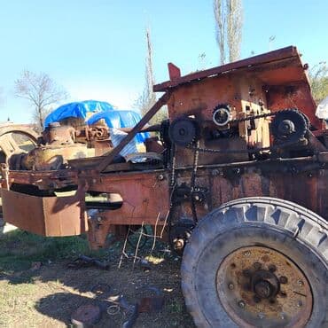 yer şumlayan traktor: Məhsul: Ot pres maşını (balya presi), traktor qoşqulu Təsvir: - — 2