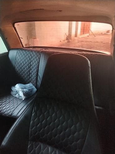 vaz 2110 satisi: VAZ 2107 sedan – klassik arxaötürücülü model. - Kuzov: ağ rəng, xrom — 6