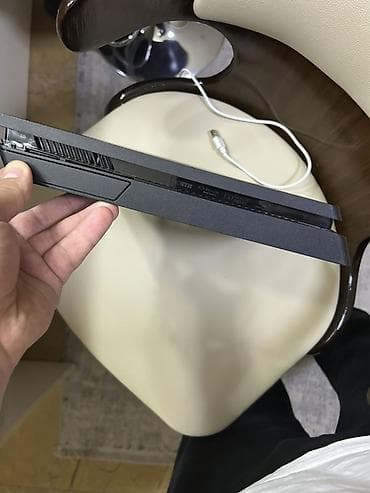 pleys: Sony PlayStation 4 Slim oyun konsolu - Model: PS4 Slim (orijinal — 4