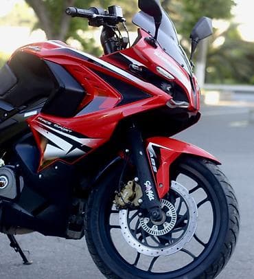 Bajaj Pulsar RS200 sport motosiklet Xüsusiyyətlər: - Model: Bajaj — 5