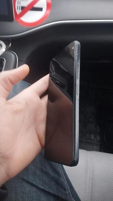 telefon ratsiya: Məhsul: Smartfon Təsvir: - Korpus: nazik, düzbucaqlı forma, qara — 6