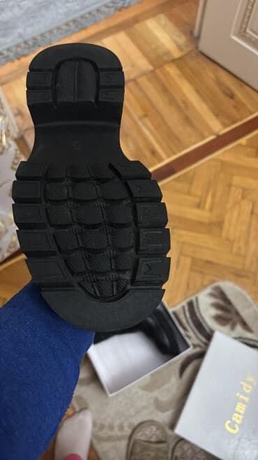 bot ayaqqabı: 37 razmeri teze,25mn satiram,baha alimin (55 man) — 4