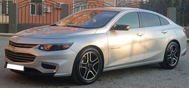 Cadillac: Chevrolet Malibu – gümüşü rəngdə, müasir və dinamik sedan — 1