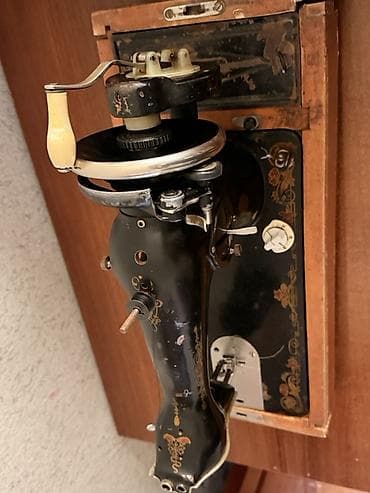 qədimi mebel: Satılır qədimi vintage tikiş maşını. Köhnə model əl ilə işləyən tikiş — 3