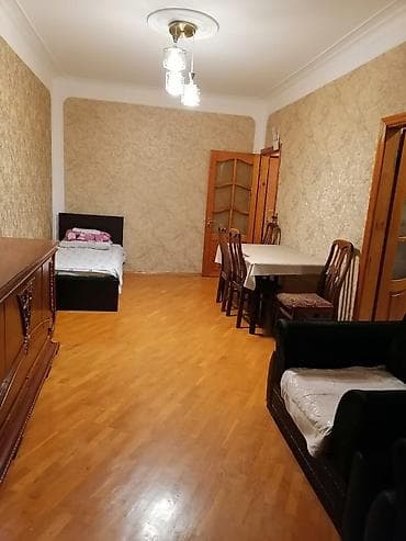 2 otaql: 2 otaqlı mənzil – tam mebellidir - Geniş zal: taxta döşəmə, iri — 2