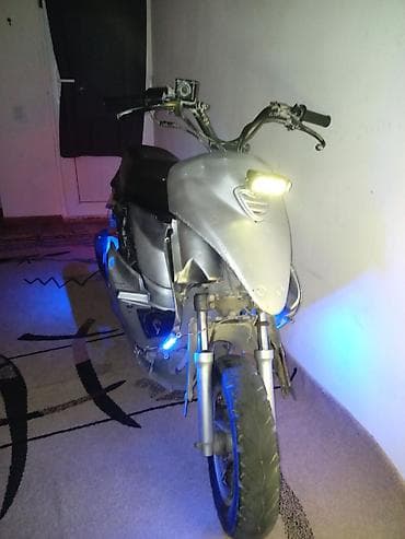 motorlu skuter: Moped – benzinli, avtomatik Xüsusiyyətlər: - Korpusu şəhər skuteri — 2