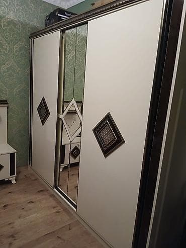 Sifarişlə əl işləri: 5 ayın mebelidi 1500 m alınıb evdən cixmalidi diye tecili satılır real — 2