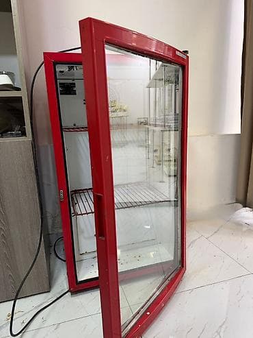 Sanden Intercool vitrin soyuducu. - Şüşə ön qapılı, qırmızı korpus - — 1