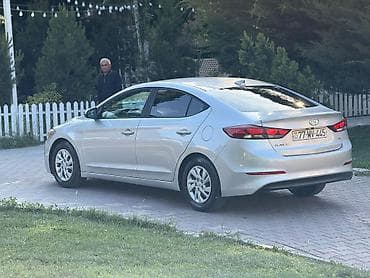 nissan motoru: Hyundai Elantra: 2 l | 2017 il Sedan — 4