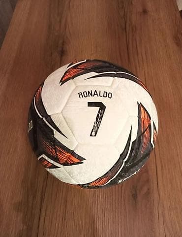 ronaldo real madrid forması: Məhsul: Futbol topu – “RONALDO/CR7” temalı Xüsusiyyətlər: - Dizayn — 2