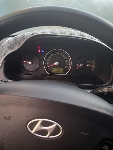 hyundai sonata nece masindir: Hyundai Sonata sedan – gümüşü rəng Xüsusiyyətlər: - Avtomatik — 1