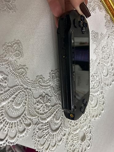 PS4 (Sony Playstation 4): Orginal sony psp,20+oyun ve orginal adaptoru var,yaddaw karti var.hec — 2