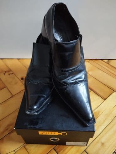 kişi koftaları: Ayaqqabı mekiska — 1