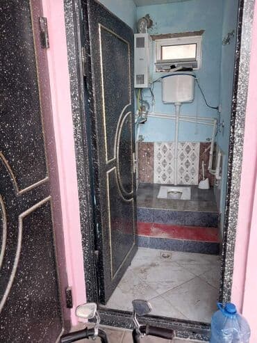 kewle qesebesinde ev: Satılır: həyətli ev - Geniş, tam daş döşəməli həyət. Hündür, taxta — 16