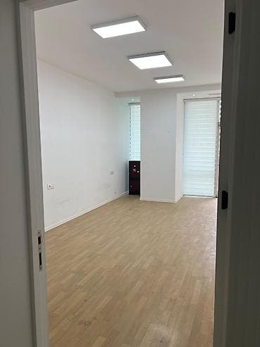 kiray: Nərimanov heykəlinin yanı. İsmayıl Qutqaşınlı küçəsində, Altes Plazada — 2