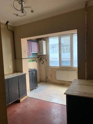 xacmazda tecili satilan evler: Bakı, 4 otaqlı, Köhnə tikili, m. Qara Qarayev, 110 kv. m — 15