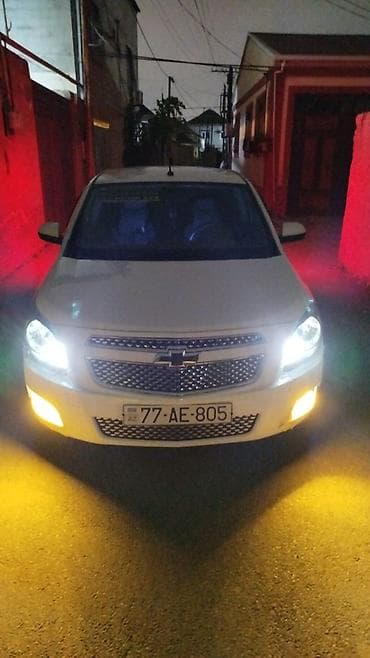 Chevrolet: Chevrolet Cobalt sedan - Kuzov: 4 qapılı sedan, ağ və qara rəng — 6