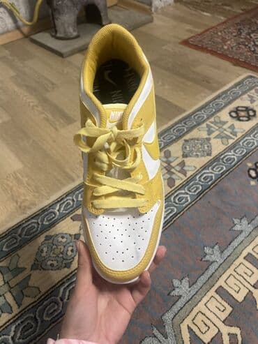 Məhsul: Nike lo-top idman ayaqqabısı - Rəng: Sarı-ağ kombinasiyası