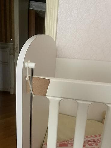 lay lay matras: Uşaq beşiyi – klassik dizaynlı, ağ rəngdə Xüsusiyyətlər: - Material — 2