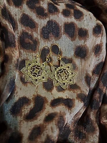 qadın vyetnamkaları: Qızılı rəngli asma sırğalar – mandala/papatya motivli - Material — 1