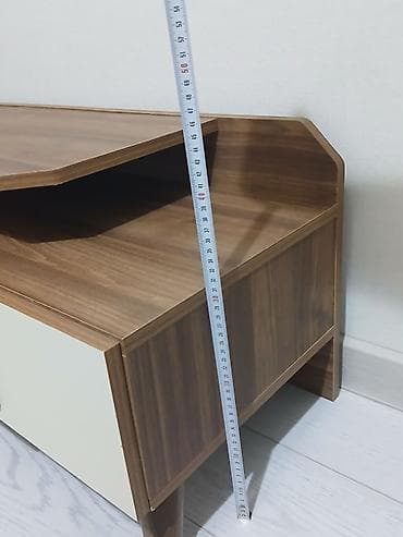 Düz TV altlığı, Polkalı, Laminat — 1