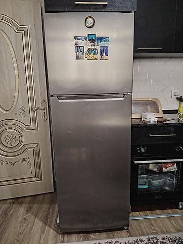 Paslanmayan poladdan iki kameralı soyuducu. - Üstdə dondurucu bölmə