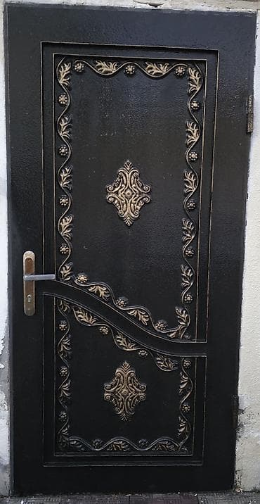 İşlənmiş Giriş qapısı Zamok ilə, Ünvandan götürmə — 1