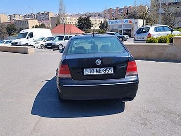 volkswagen beetle: Volkswagen Bora/Jetta (Mk4) sedan - Kuzov: 4 qapılı sedan, qara rəng — 5