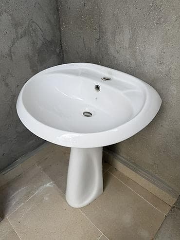 Piyada tipli keramika əl-üz yuyunma lavabosu. - Material: yüksək