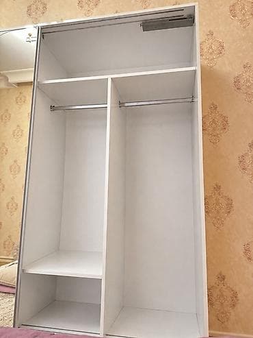 Üçqapılı sürgülü qarderob şkaf - Dizayn: Ağ və ağac teksturalı