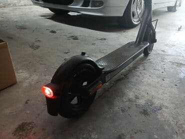 skuter almaq: Elektrik skuter – qara rəngdə, şəhər üçün kompakt model — 3