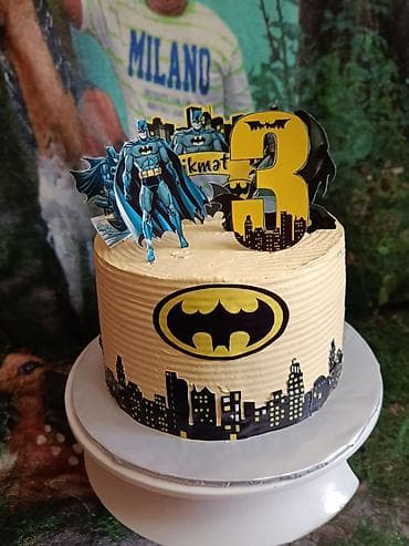 a4 kağiz: Batman temalı tort - Dairəvi, birqatlı dizayn - Krem örtüyü üzərində — 1