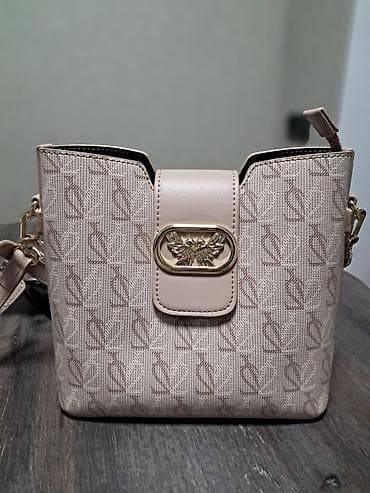 balaca cantalar: Bej tonlarında çiyin çantaıarı. Balaca çanta çox balacadır,telefon — 2