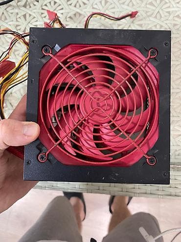 4 terabayt harddisk: Qida bloku 500 W — 2