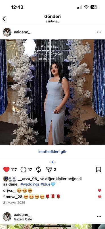cicekli don: PrettyLittleThing brendindən zərif, sadə ziyafət donu. Açıq mavi rəng — 2