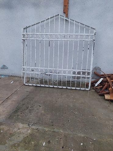 Ağ rəngli qapı və barmaqlıq komplekti Məhsul təsviri: - Metall və PVC