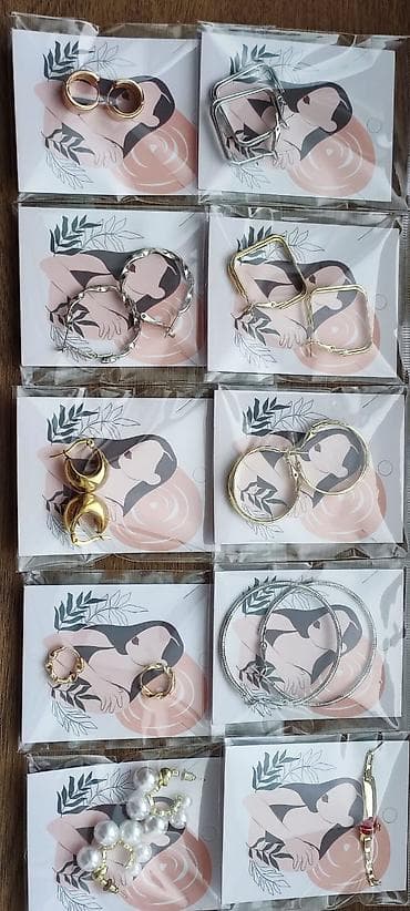 Zərgərlik əşyaları: Müxtəlif üslublarda qadın sırğaları çeşidi. Kolleksiyaya qızılı — 3