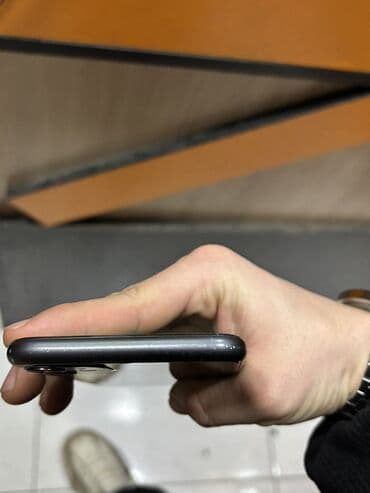 Powerbanklar: IPhone 11, Qara, Face ID — 4