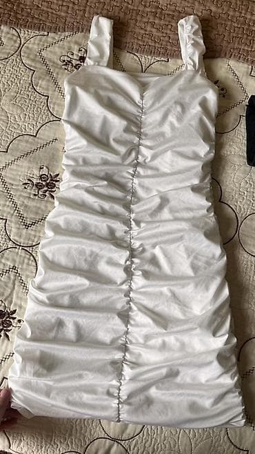 cicekli don: Ağ rəngli qadın paltarı Metrolara sadəcə pulsuz çatdırılma - Model — 1