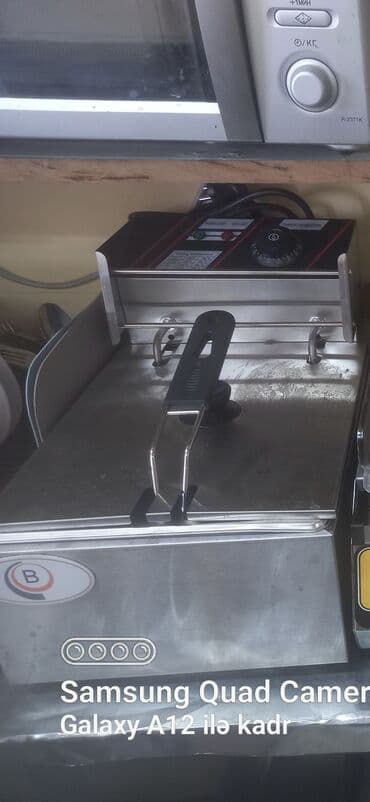 Salam təcili satılır təzədi buyun zəng vurun qiymətdə aşaqi yeridə