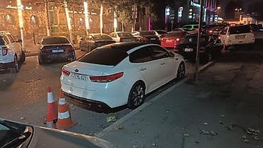 diski 15: Kia Optima – ağ rəngli sedan Xüsusiyyətlər və təchizat: - Kütləvi — 3
